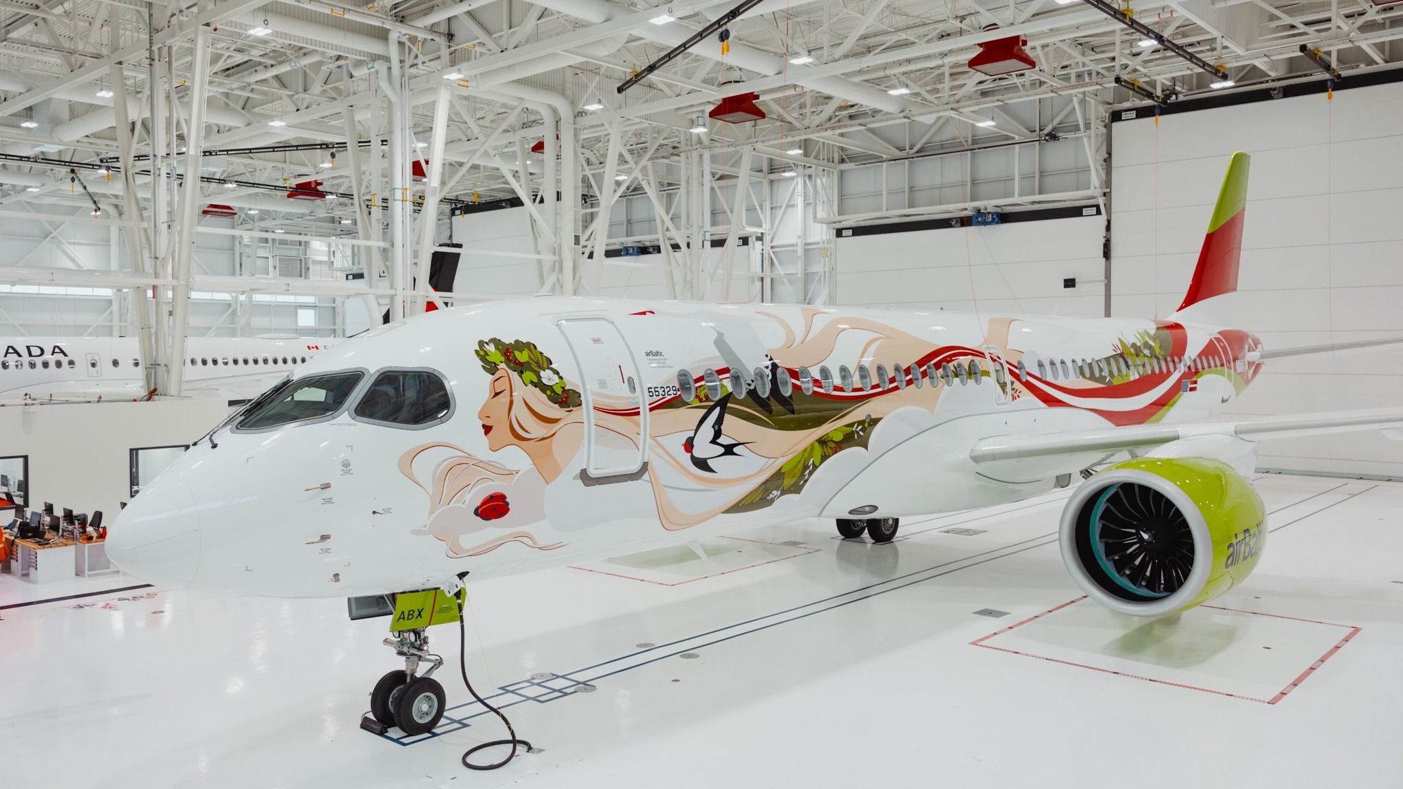 AirBaltic获得第50空客A220-300，带有特殊涂装