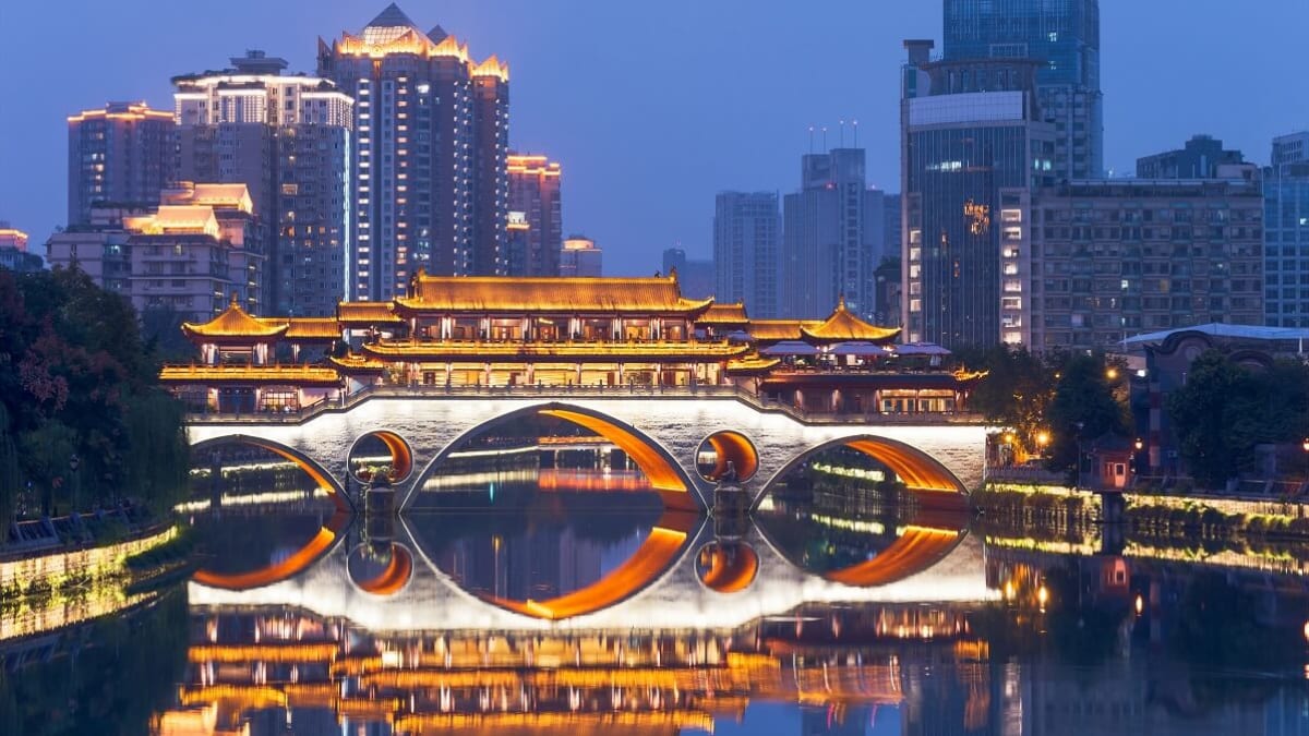 12在中国四川成都推荐的旅游景点！从三个王国探索舒的土地