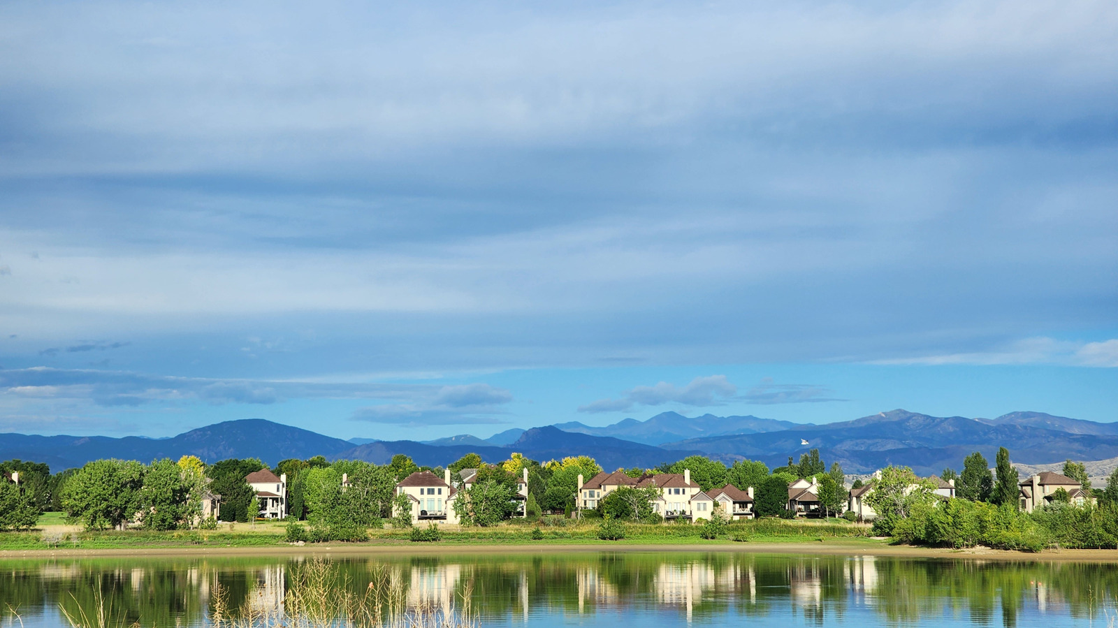 科罗拉多州这座充满活力的城市拥有独特的艺术和落基山景观