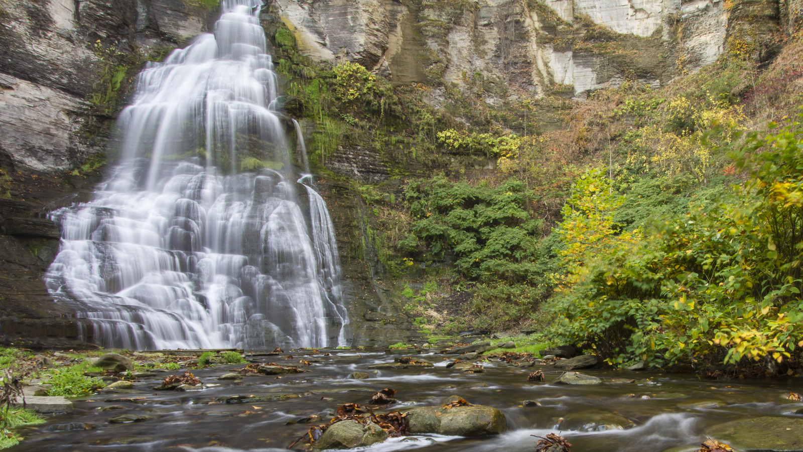 纽约卡尤加湖沿岸最新的州立公园以其风景优美的瀑布命名
