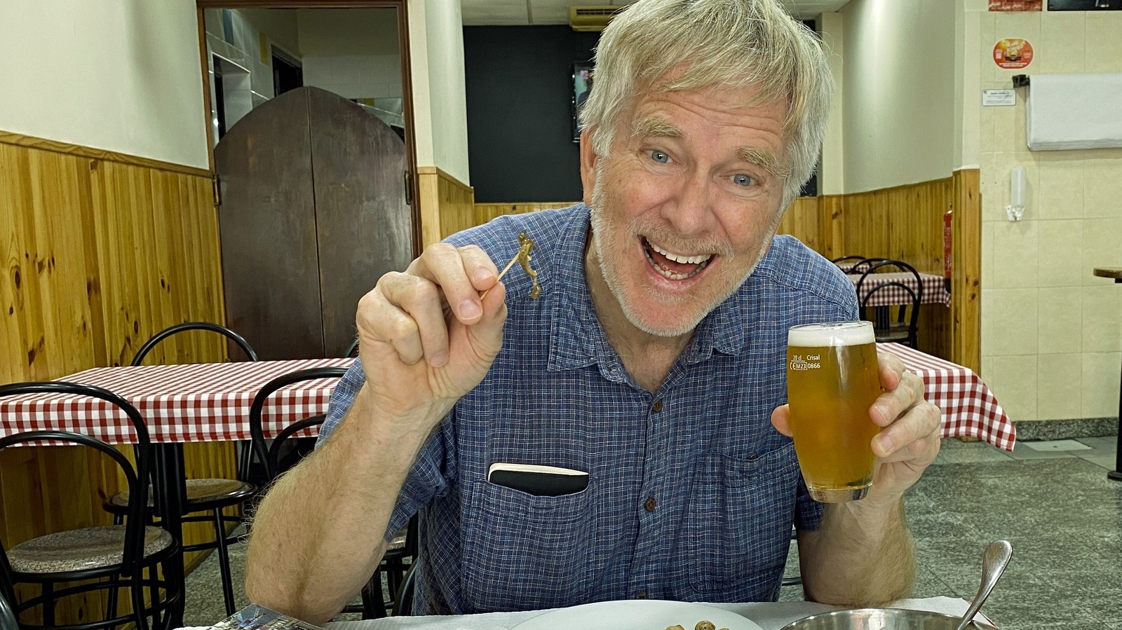 里克·史蒂夫斯（Rick Steves）警告旅客注意葡萄牙餐馆里偷偷摸摸的金钱陷阱