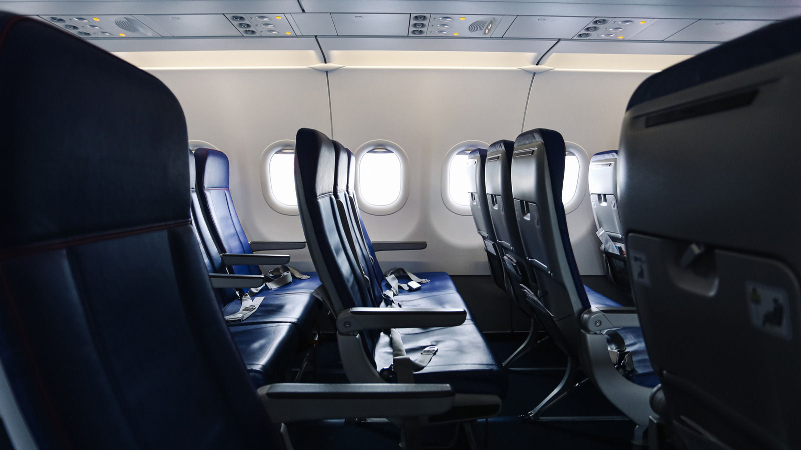 这家大型航空公司取消了引发争议的座位政策，激怒了旅客