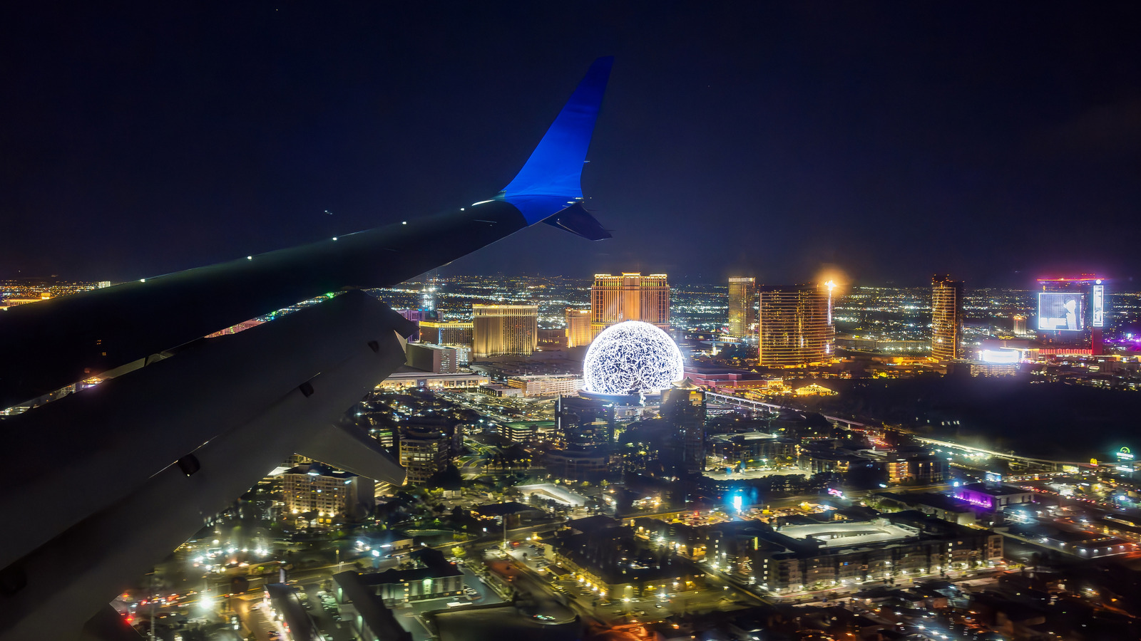美国航空公司正在削减飞往拉斯维加斯的航班，使游客的旅行变得更加困难